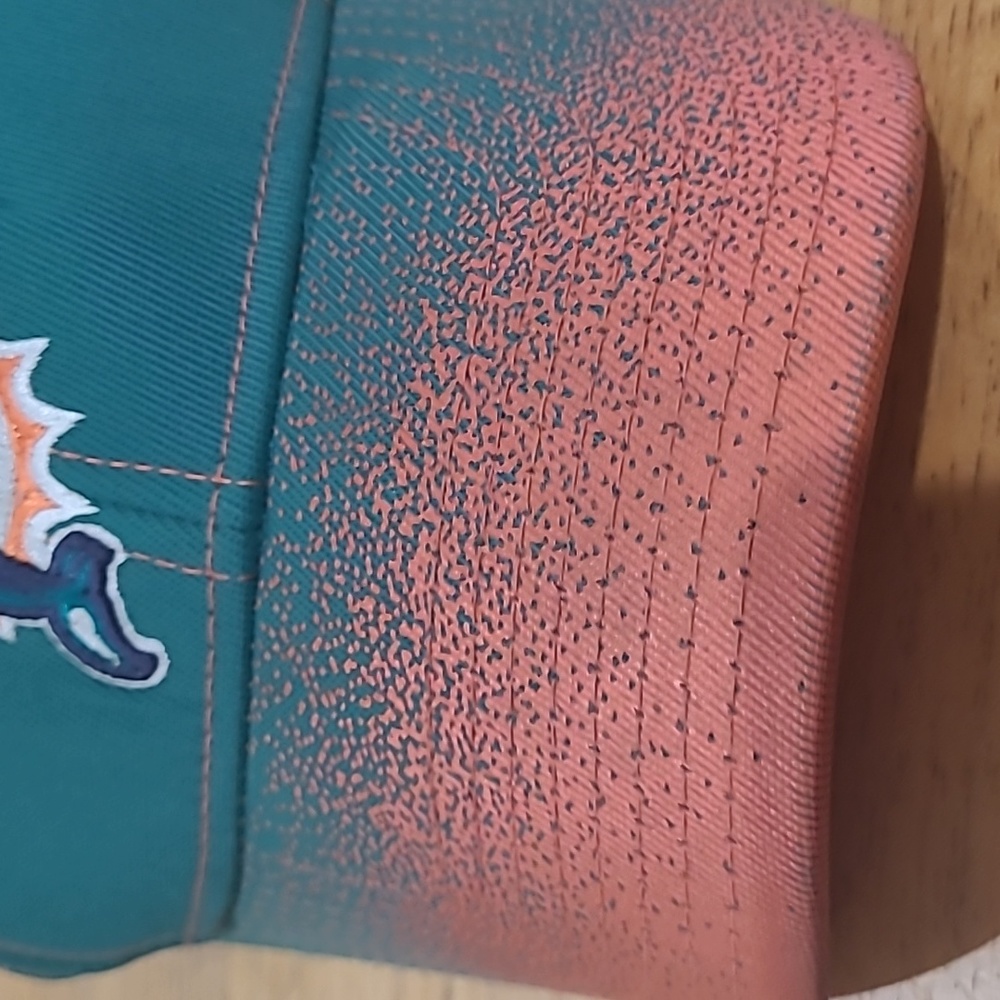 Reebok - Picture 3 of 6